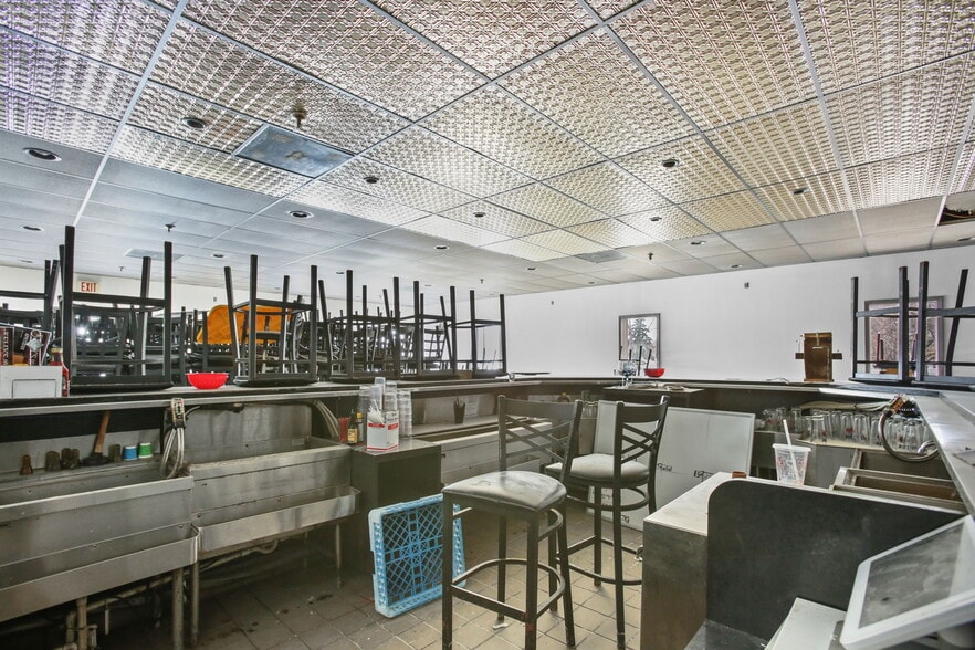 More Photos Of 8432 Noble Ave, Minneapolis Bar For Sale