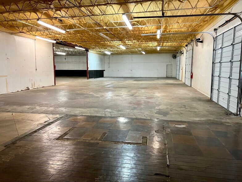 More Photos Of 5508-5516 Brewster St, San Antonio Warehouse For Lease