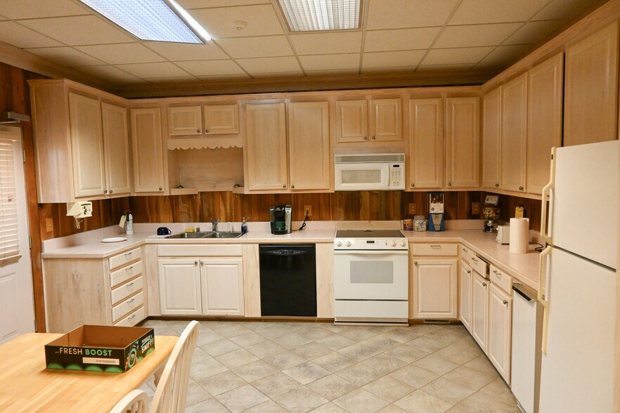 More Photos Of 109A Wholesale Ave NE, Huntsville Office For Sale