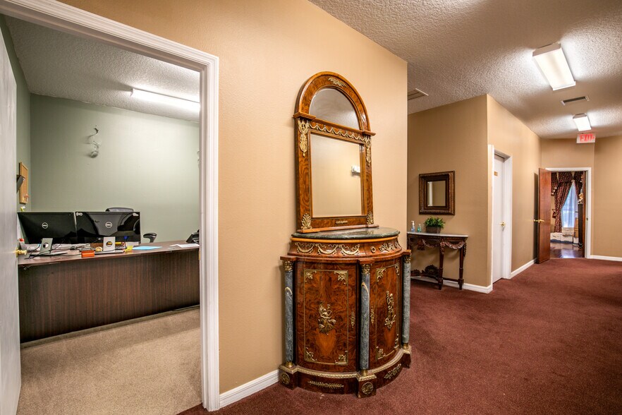 More Photos Of 205 E Burleigh Blvd, Tavares Office For Sale