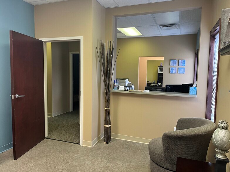 More Photos Of 373 Meridian Parke Ln, Greenwood Medical For Lease
