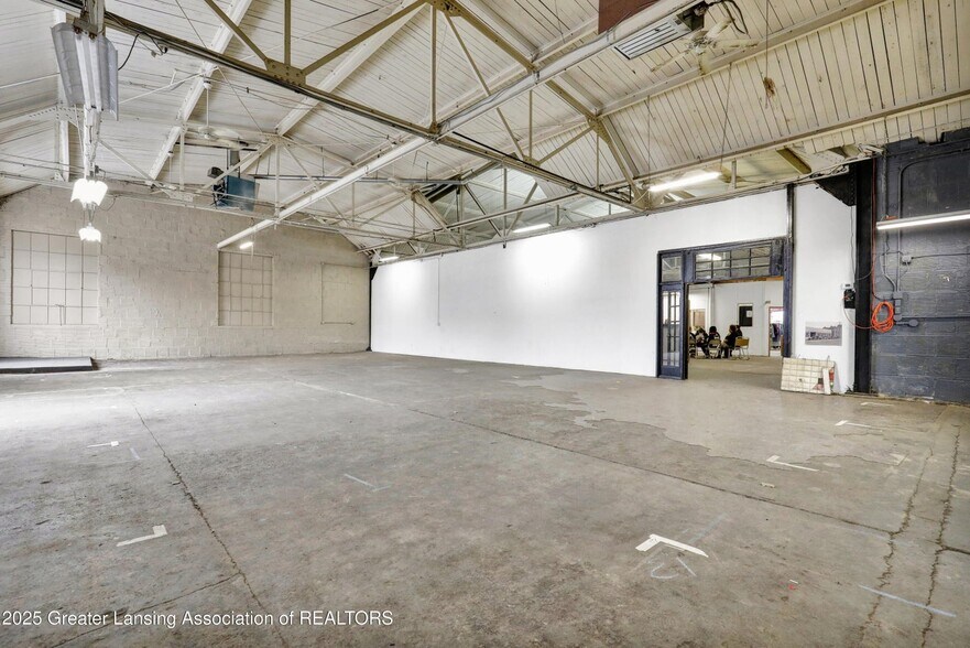 More Photos Of 1023-1027 S Washington Ave, Lansing General Retail For Sale