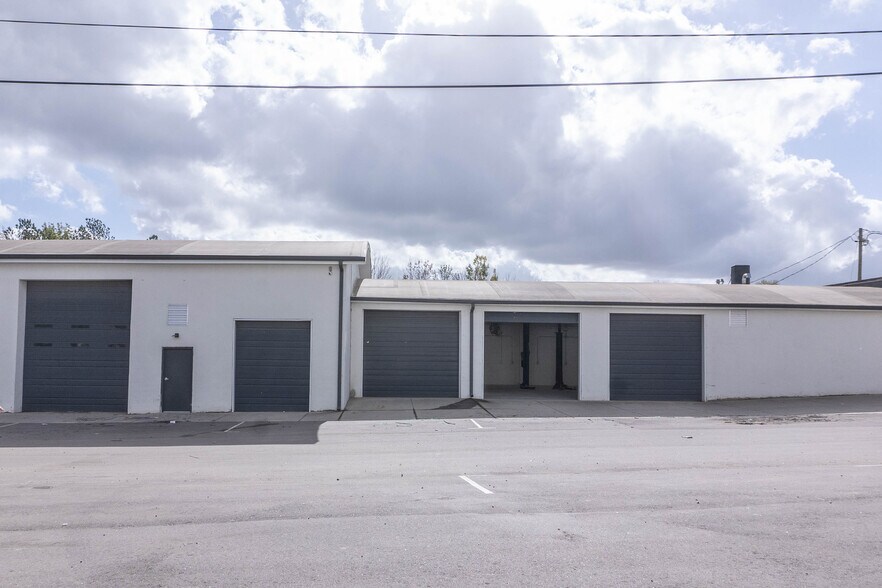 More Photos Of 122 Atando Ave, Charlotte Service For Lease