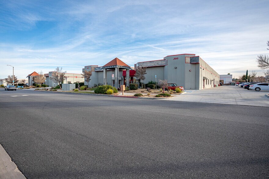 Primary Photo Of 300-304 E Avenue K6, Lancaster Office For Lease