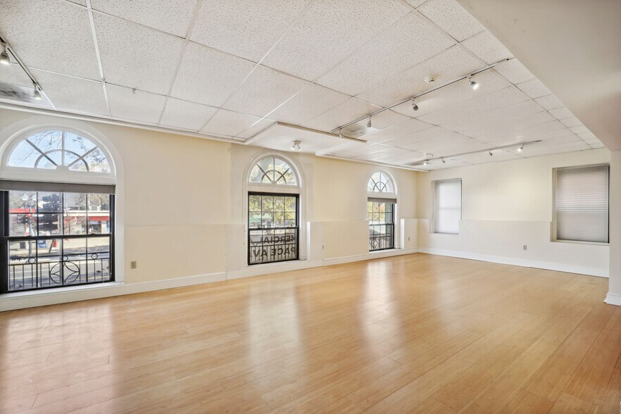 More Photos Of 3520 Connecticut Ave NW, Washington Office For Lease