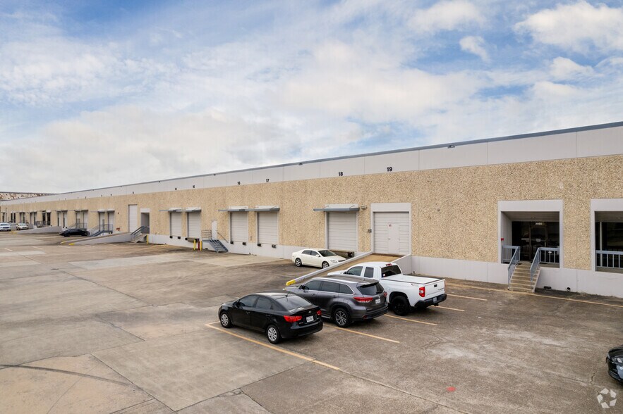 More Photos Of 2000-2060 Afton St, Houston Distribution For Lease