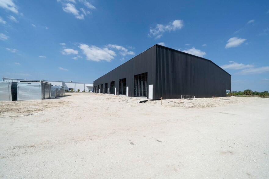 More Photos Of 8411-8419 Duffie Dr, Punta Gorda Industrial For Sale