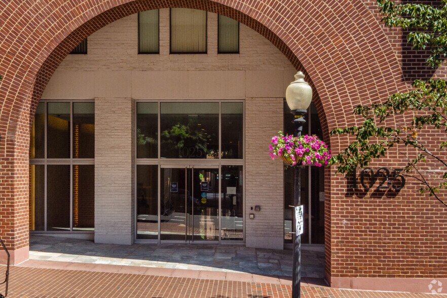 More Photos Of 1025 Thomas Jefferson St NW, Washington Office For Lease