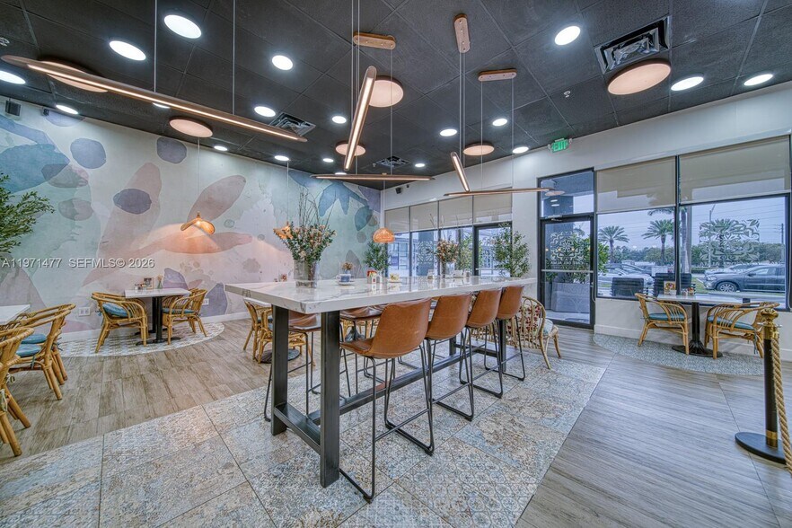 More Photos Of 16215-16295 Biscayne Blvd, North Miami Beach General Retail For Lease