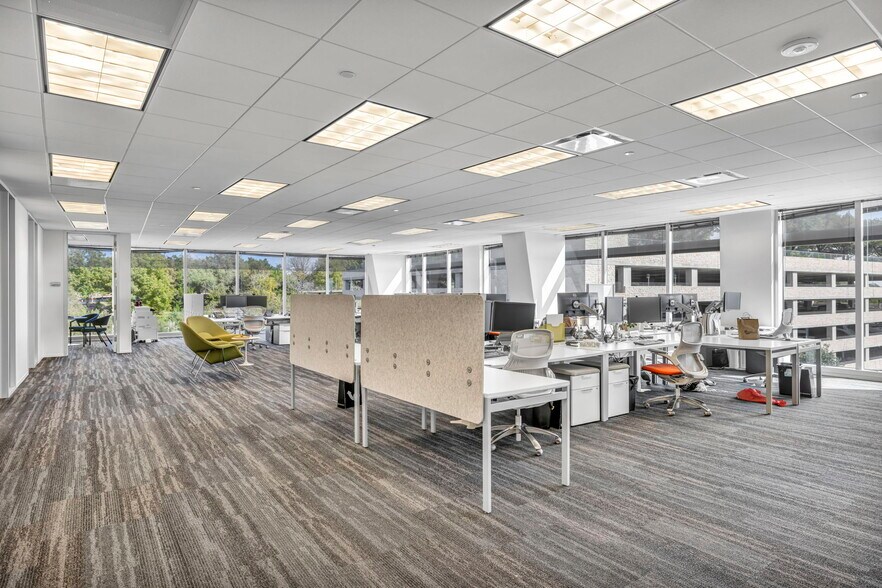 More Photos Of 6300 Bee Caves Rd, Austin Office For Lease