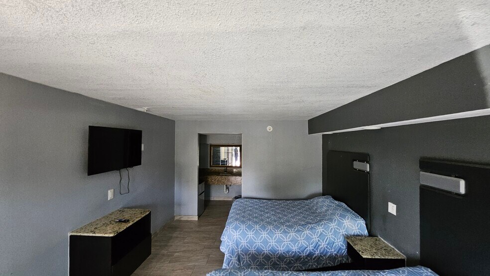 More Photos Of 670 E Vine St, Kissimmee Hotel For Sale