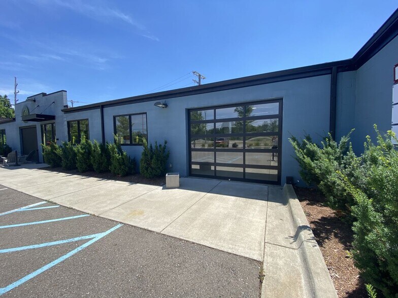 More Photos Of 8080 Grand St, Dexter Auto Repair For Sale