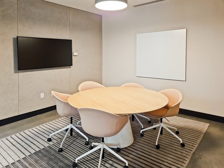 More Photos Of 200 W Monroe St, Phoenix Coworking Space