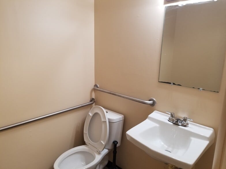 More Photos Of 9244 E Hampton Dr, Capitol Heights Unknown For Lease