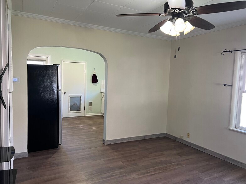 More Photos Of 804 S Bailey Ave, North Platte Flex For Sale