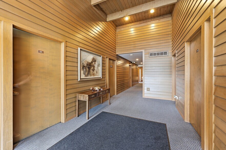 More Photos Of 6100 Memorial Dr, Dublin Medical For Sale