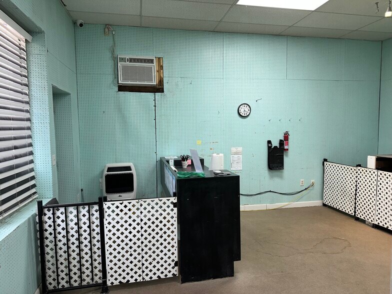 More Photos Of 574 W Main St, Plymouth Office Residential For Lease