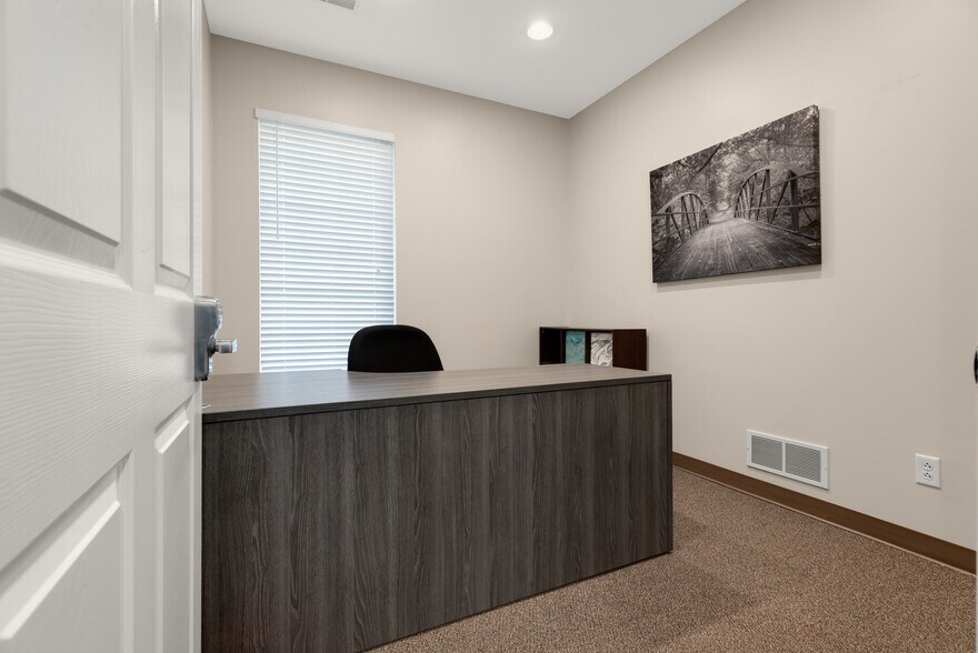 More Photos Of 22 Richmond Center Ct, Saint Peters Coworking Space