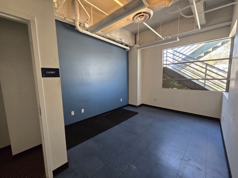 More Photos Of 1512 W Slauson Ave, Los Angeles Office For Sale