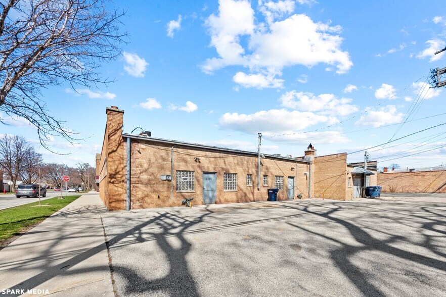 More Photos Of 4123-4125 Oakton St, Skokie Storefront For Lease