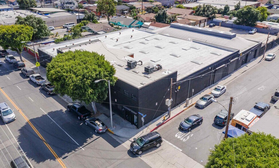 More Photos Of 1448 E 58th Pl, Los Angeles Showroom For Lease