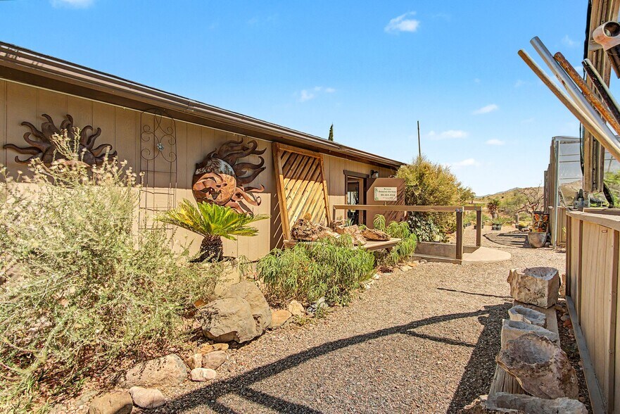 More Photos Of 1011 Wildhorse ln, Clarkdale Specialty For Sale