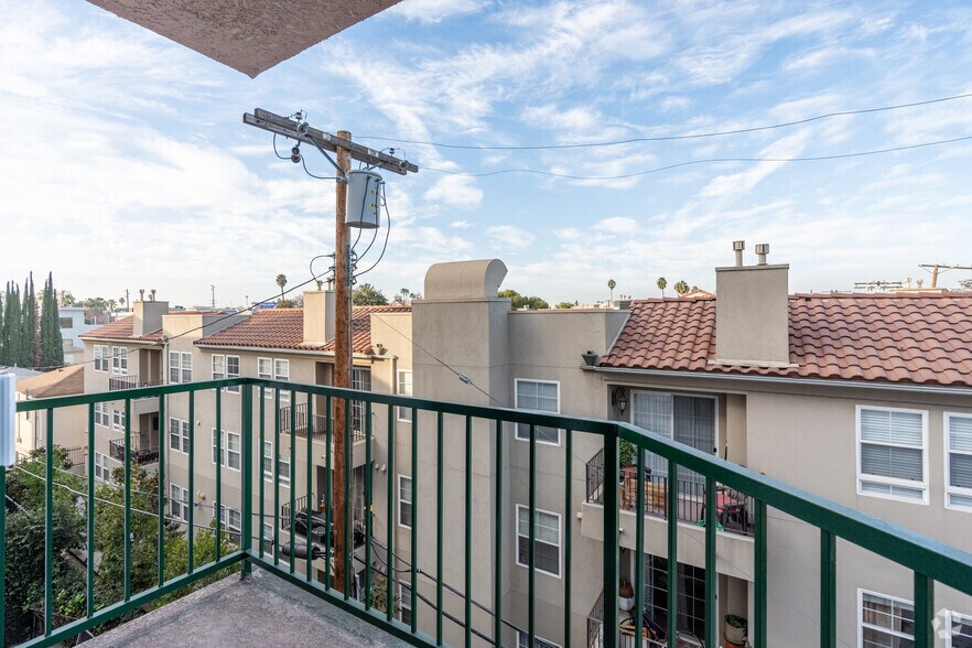 More Photos Of 10621 Valley Spring Ln, North Hollywood Apartments For Sale