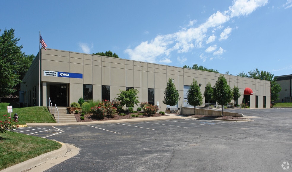 More Photos Of 7848 Barton St, Lenexa Warehouse For Lease