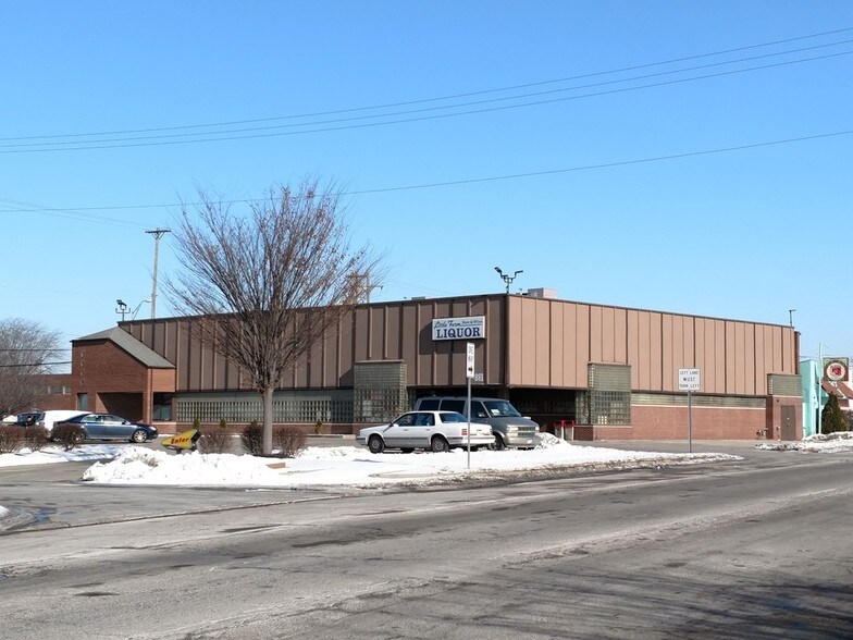 Primary Photo Of 881 E Dixie Dr, West Carrollton Light Distribution For Lease