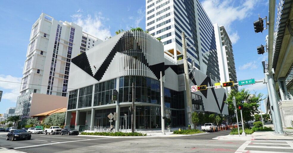 More Photos Of 115 SW 8th St, Miami Restaurant For Sale