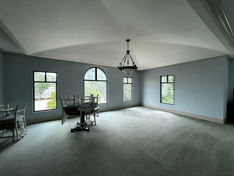 More Photos Of 630 Kennesaw Due West Rd, Kennesaw Office For Sale