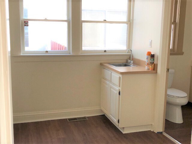 More Photos Of 2242 Washington Ave, San Leandro Office For Sale