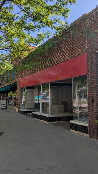 More Photos Of 418 N Main St, Hendersonville General Retail For Lease