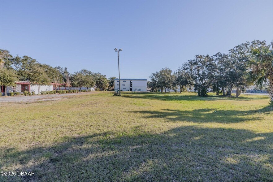 More Photos Of 1903 S Ridgewood Ave, Daytona Beach Bar For Sale