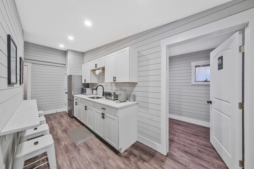 More Photos Of 14-18 Third E Ldl St, Patchogue Flex For Sale