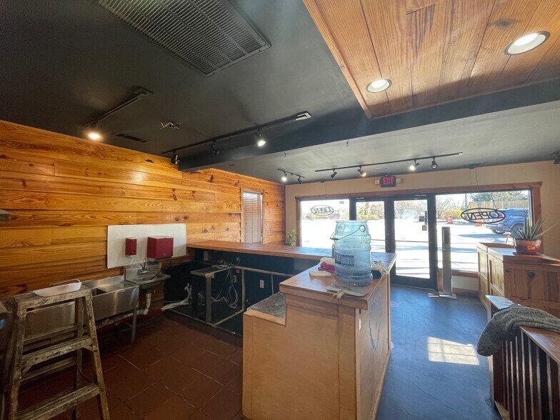 More Photos Of 386 Highway 82 S, Jefferson Restaurant For Sale