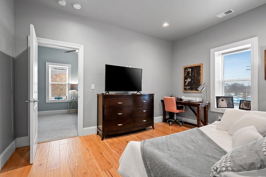 More Photos Of 408 Dousman St, Green Bay Storefront Retail Residential For Sale