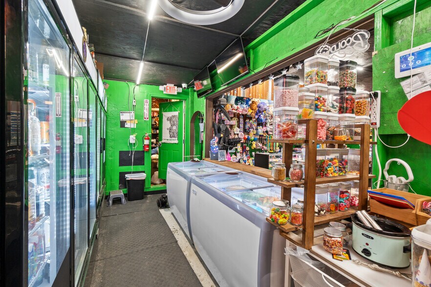 More Photos Of 208 N Molalla Ave, Molalla General Retail For Sale