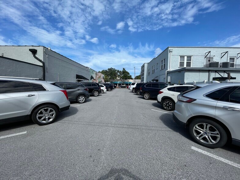 More Photos Of 553 9th St N, Saint Petersburg Freestanding For Lease