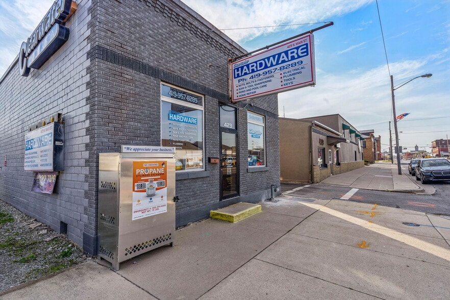 More Photos Of 423 N Main St, Findlay Storefront For Sale