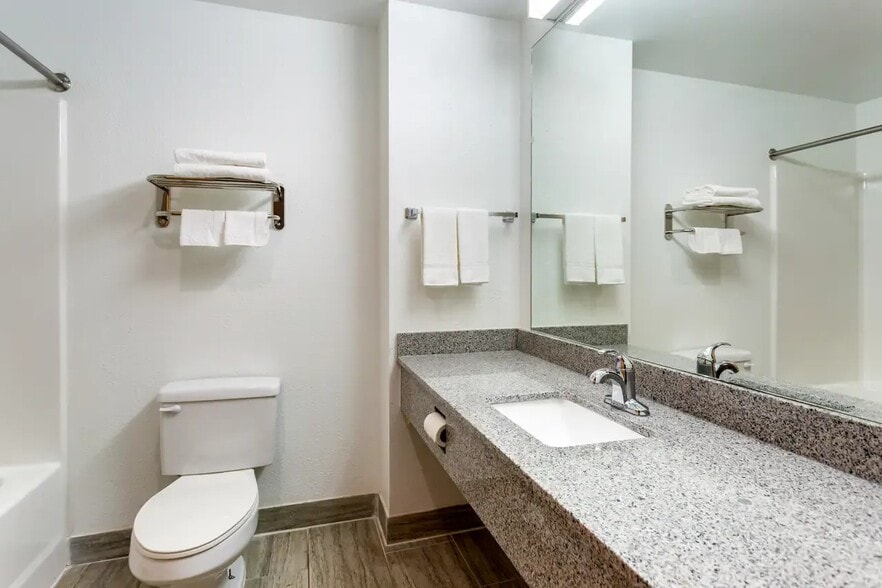 More Photos Of 150 Browns Ferry Rd, Chattanooga Hotel For Sale