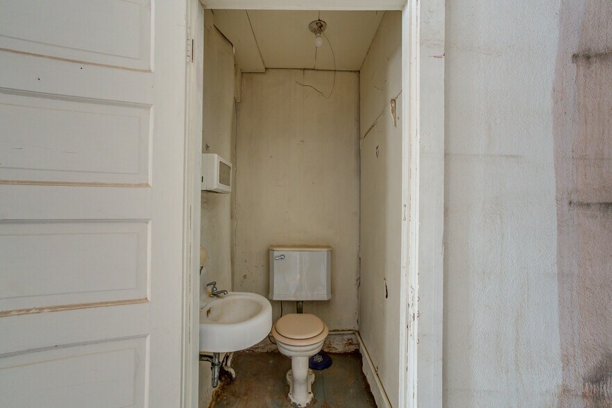 More Photos Of 1301 Buddy Holly Ave, Lubbock Warehouse For Lease