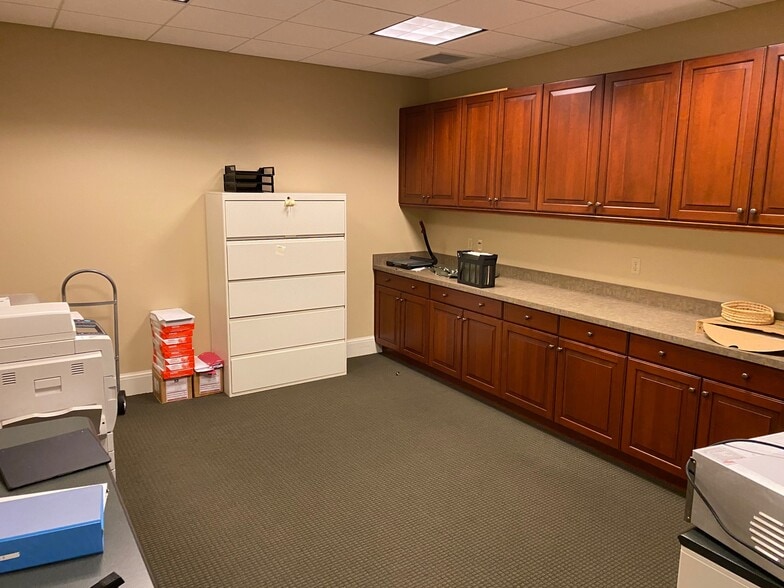 More Photos Of 150 Central Ave, Holland Office For Lease
