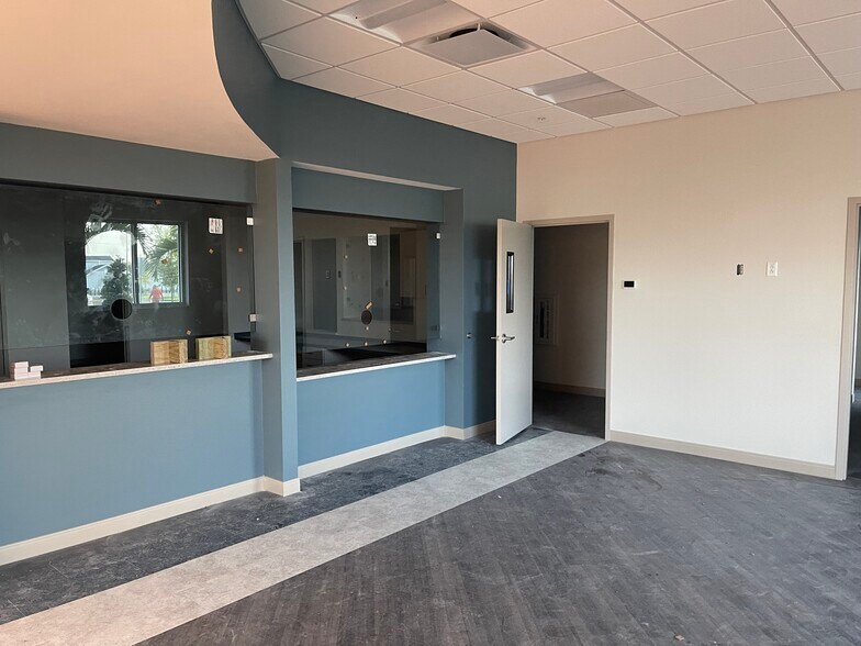 More Photos Of Pinebrook Road & Curry Lane - Building 1, Venice Unknown For Lease