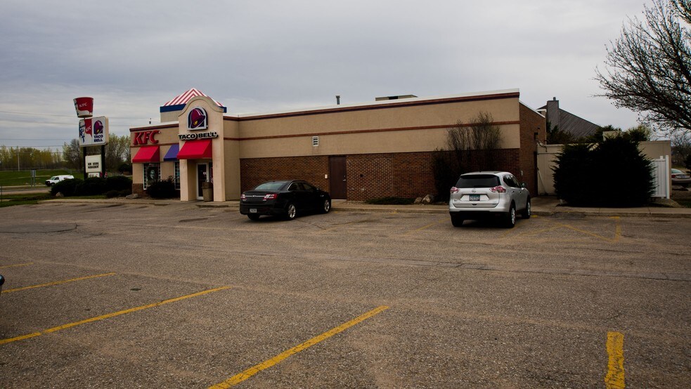More Photos Of 10 Plaza Dr, Clear Lake General Retail For Sale