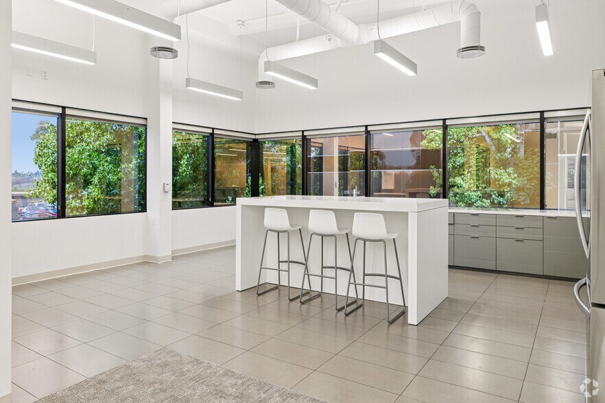 More Photos Of 2220 N University Dr, Newport Beach Office For Lease