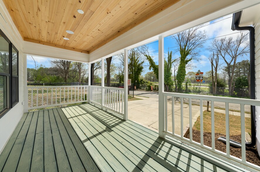 More Photos Of 1105 Gillette Ave, Durham Storefront Retail Office For Lease