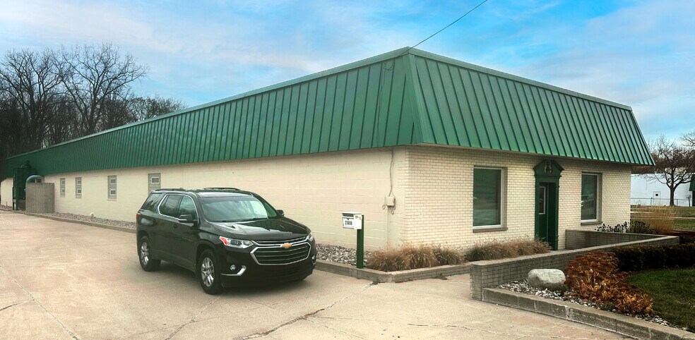 More Photos Of 23690 Telegraph Rd, Southfield Unknown For Lease