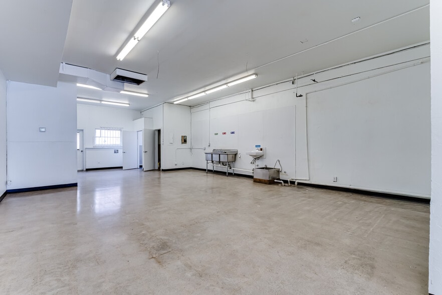 More Photos Of 824 Charnelton St, Eugene General Retail For Lease