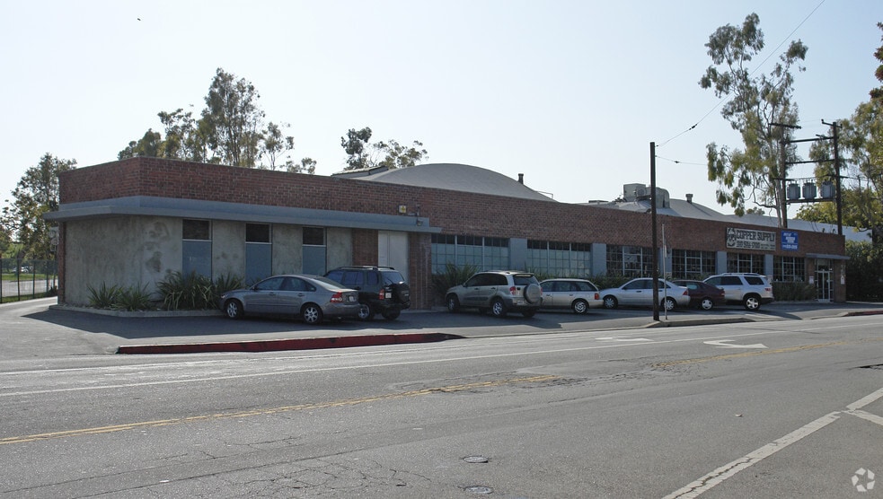 More Photos Of 1909-1913 Centinela Ave, Santa Monica Warehouse For Lease